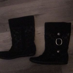 Lightly used coach boots size 7, suede,l and comfy